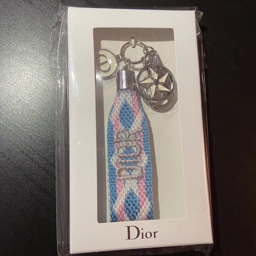 - 💙Dior VIP Keychain Novelty NEW IN BOX💙 - Picture 3 of 4